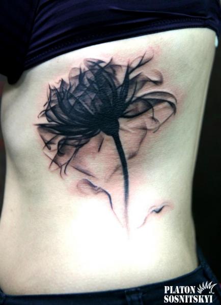 Tatuaż Kwiat Bok przez Kipod Studio