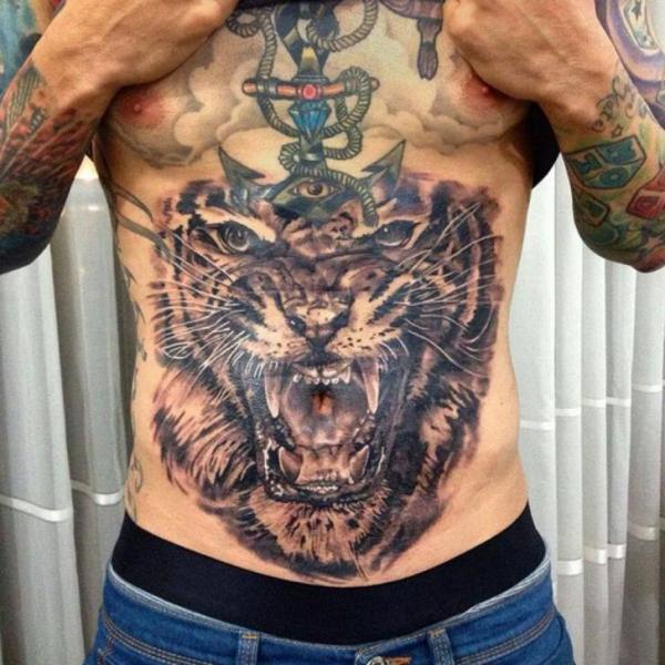 Tatuaggio Realistici Tigre Pancia di Kwadron Tattoo Gallery