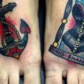 Old School Fuß Anker Wasseruhr tattoo von Kwadron Tattoo Gallery