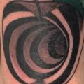 tatuaggio Braccio Mela Illusione ottica di On Point Tattoo