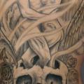 Leuchtturm Totenkopf Rücken tattoo von On Point Tattoo
