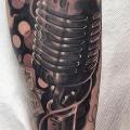 Arm Mikrofon tattoo von Inkaholik Tattoos