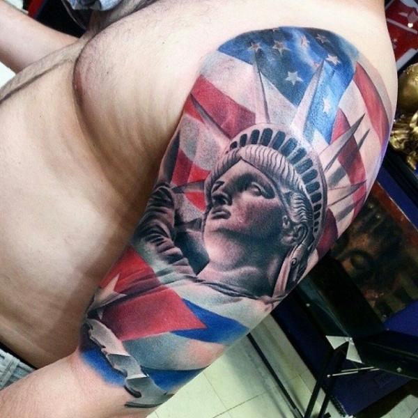 Tatouage Épaule Statue De La Liberté Usa Drapeau par Inkaholik Tattoos