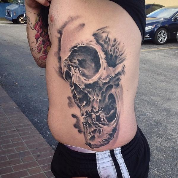 Tatuaje Lado Cráneo por Inkaholik Tattoos