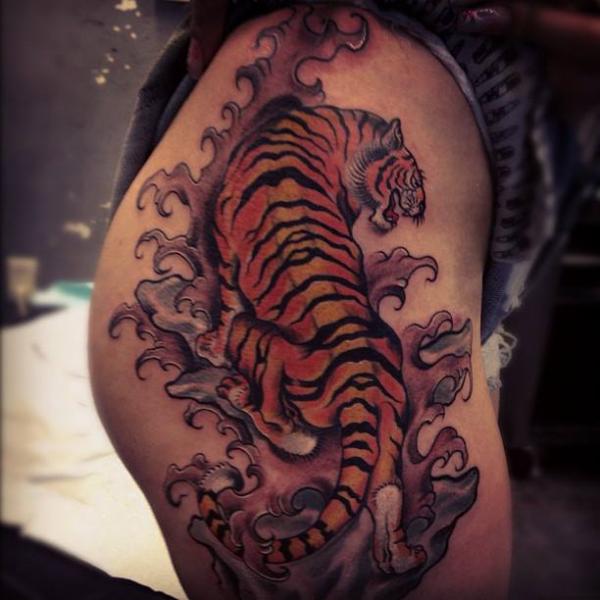 Tatuaje Lado Tigre por Inkaholik Tattoos