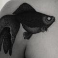 tatuaje Hombro Pescado por Kostya Dvuhzerkalcev