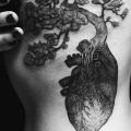 tatuaje Corazon Lado Árbol por Kostya Dvuhzerkalcev