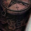 tatuaggio Braccio Realistici Bussola di Sacred Art Tattoo