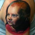 tatuaje Hombro Retrato Realista Niños por Sacred Art Tattoo