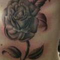 Blumen Seite Rose tattoo von Sacred Art Tattoo