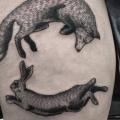 Hase Fuchs Oberschenkel tattoo von Sacred Art Tattoo