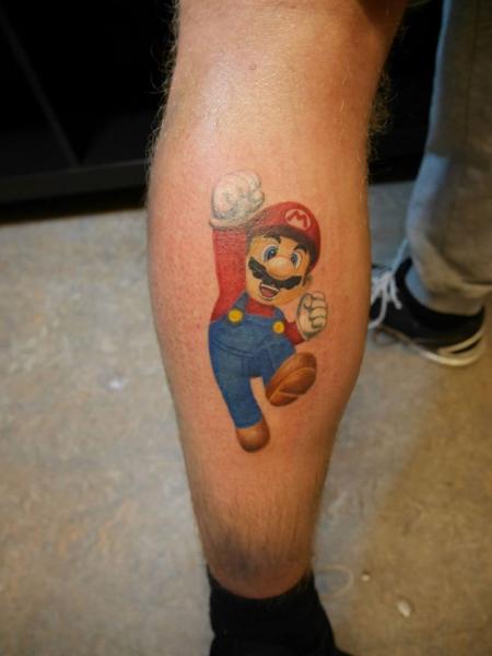 Tatuaggio Fantasy Polpaccio Super Mario di Blacksheep Ink
