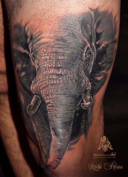 Tatuaggio Realistici Elefante Coscia di Blacksheep Ink