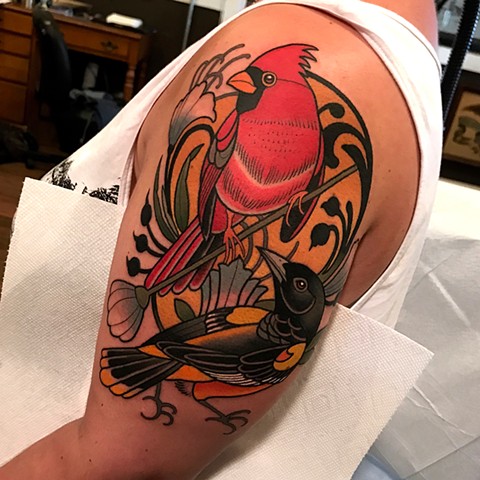 Tatuaje Hombro Brazo Pájaro por Dave Wah
