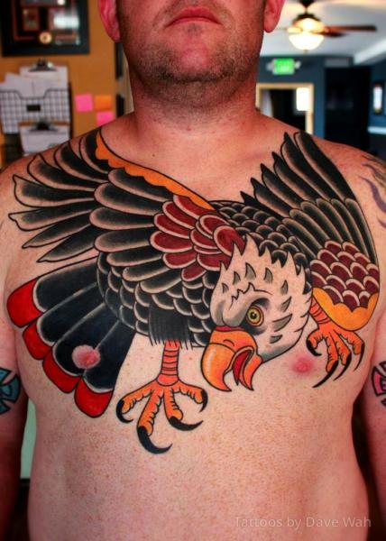 Tatuaje Hombro Pecho Old School Águila por Dave Wah
