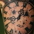 tatuaje Brazo Realista Reloj por Stefan Semt
