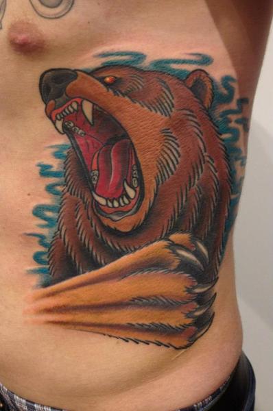 Tatuaggio Fianco Orso di Stefan Semt