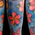 Arm Blumen Schmetterling Vogel tattoo von Signs and Wonders