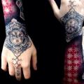 tatuaje Brazo Dotwork por Silence of Art Tattoo Studio