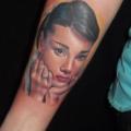Arm Porträt Realistische tattoo von Silence of Art Tattoo Studio