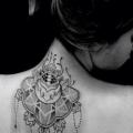 tatuaggio Schiena Dotwork Geometrici di Silence of Art Tattoo Studio
