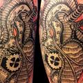 Arm Fantasie Herz tattoo von Gallon Tattoo