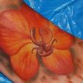 Realistische Fuß Blumen tattoo von Gallon Tattoo