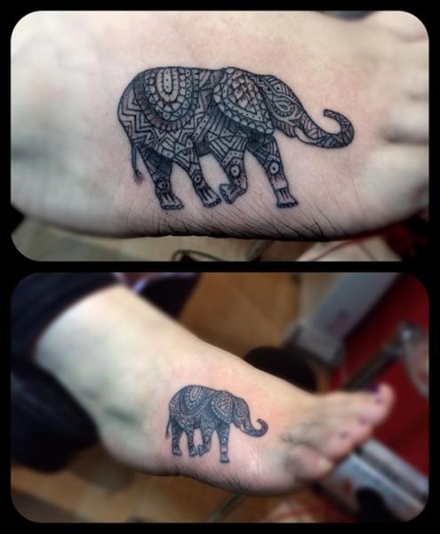 Tatouage Pied Elephant par Top Gun Tattooing