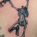 tatuaje Hombro Clave Esqueleto por Providence Tattoo studio