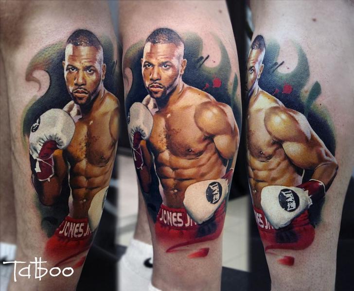 Tatuaje Brazo Retrato Realista Boxe por Valentina Riabova