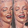tatuaje Brazo Retrato Realista Marilyn Monroe por Valentina Riabova
