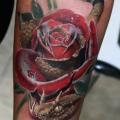 Arm Realistische Schlangen Blumen tattoo von Valentina Riabova
