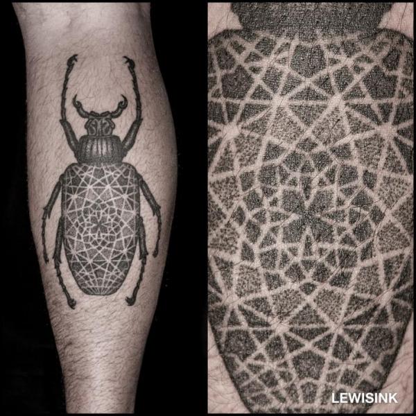 Tatuagem Panturrilha Scrabble Dotwork por Lewis Ink