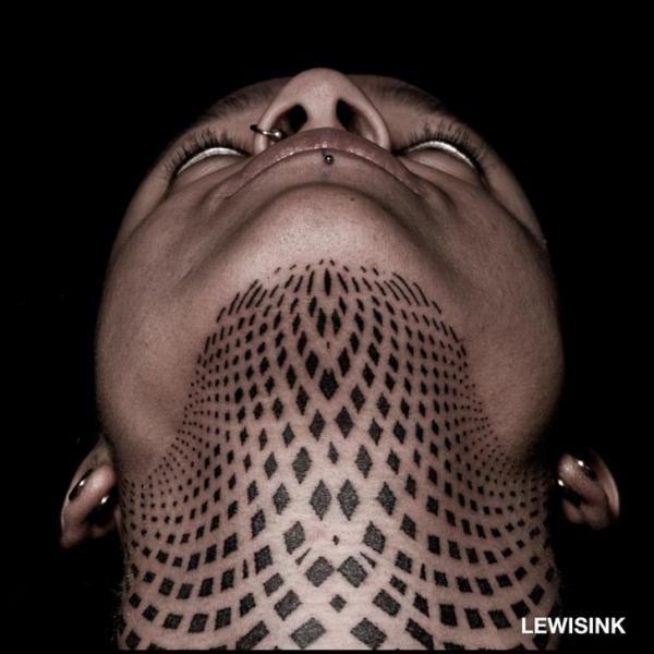 Nacken Geometrisch Tattoo von Lewis Ink