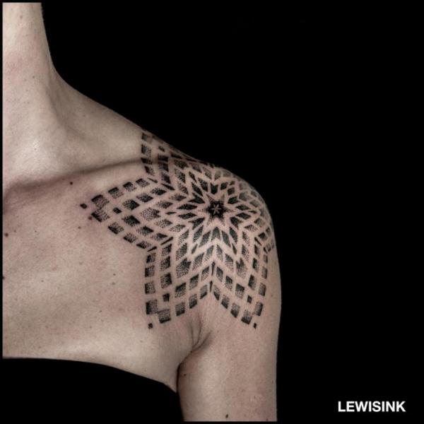 Tatuaje Hombro Estrella Dotwork por Lewis Ink