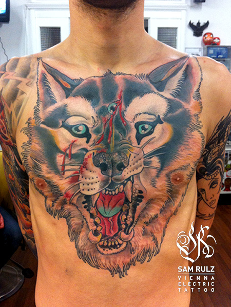 Грудь Волк Живот татуировка от Vienna Electric Tattoo