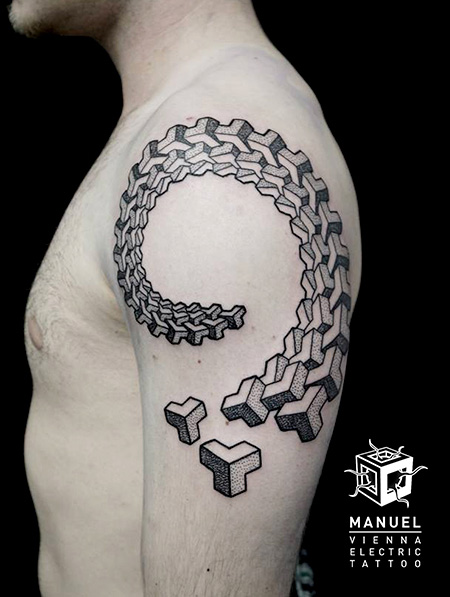 Tatuaje Hombro Dotwork Espiral por Vienna Electric Tattoo