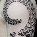 tatuaje Hombro Dotwork Espiral por Vienna Electric Tattoo
