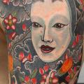 tatuaje Hombro Japoneses Geisha por Vienna Electric Tattoo