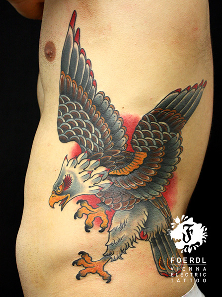 Old School Seite Adler Tattoo von Vienna Electric Tattoo