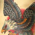 tatuaje Old School Lado Águila por Vienna Electric Tattoo