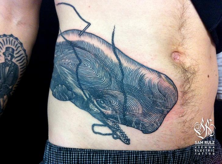 側面 腹 クジラ タトゥー よって Vienna Electric Tattoo