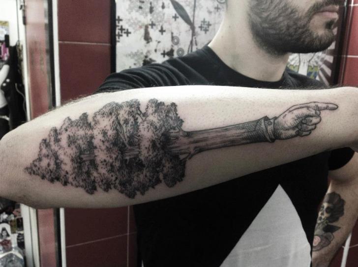 Tatuaggio Braccio Dotwork Albero di Ottorino d'Ambra