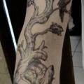 tatuaje Brazo Corazon Dotwork Árbol por Ottorino d'Ambra