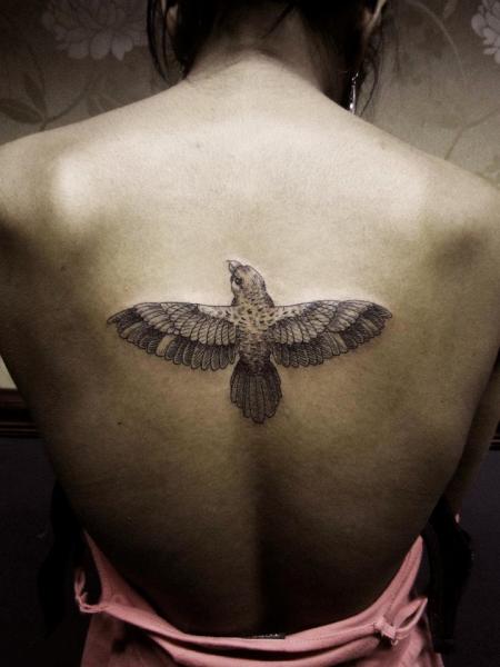 Rücken Vogel Tattoo von Ottorino d'Ambra