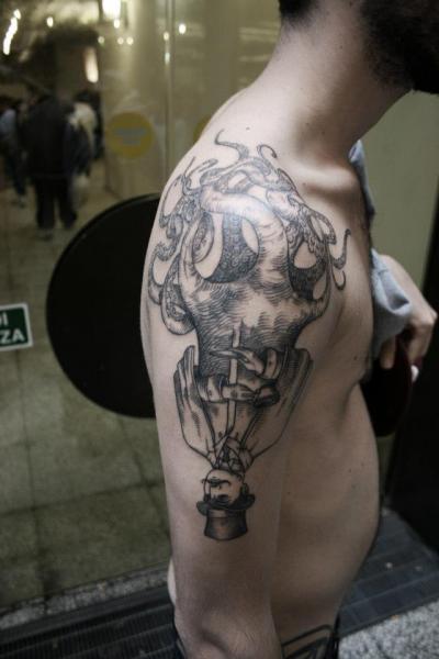 Tatuagem Ombro Braço Dotwork Polvo Homens Abstrato por Ottorino d'Ambra