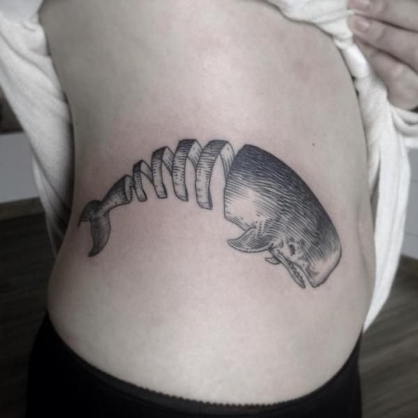 Tatuaggio Fianco Dotwork Balena di Ottorino d'Ambra