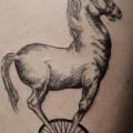 Pferd Oberschenkel Hut tattoo von Ottorino d'Ambra