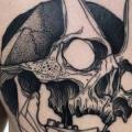 tatuaje Pecho Cráneo Diablo por Michele Zingales