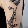 tatuaje Hombro Brazo Flor por Michele Zingales